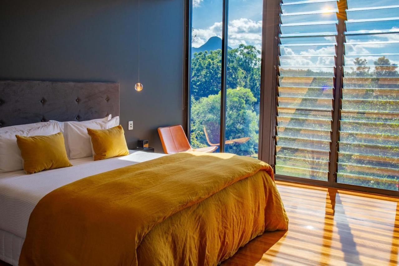Glass On Glasshouse Glass House Mountains Bagian luar foto