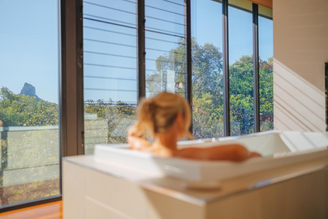 Glass On Glasshouse Glass House Mountains Bagian luar foto
