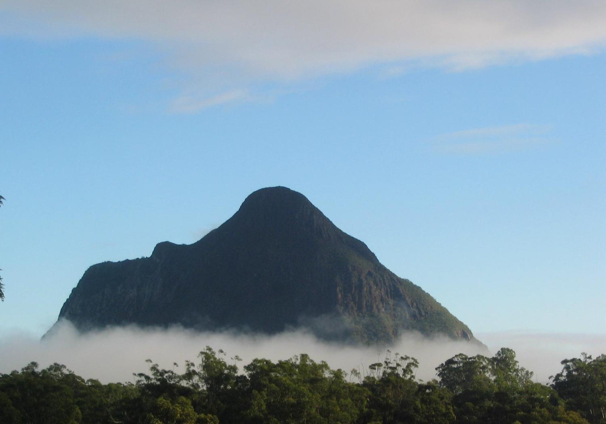 Glass On Glasshouse Glass House Mountains Bagian luar foto
