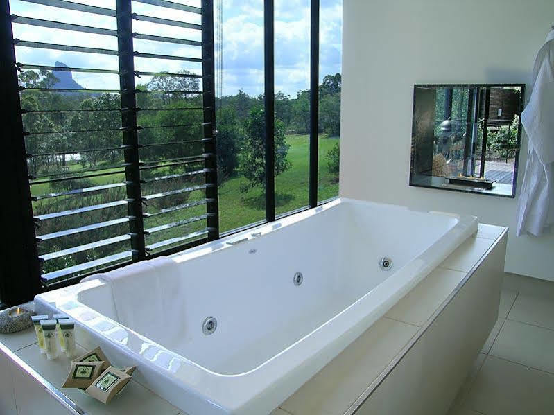 Glass On Glasshouse Glass House Mountains Bagian luar foto