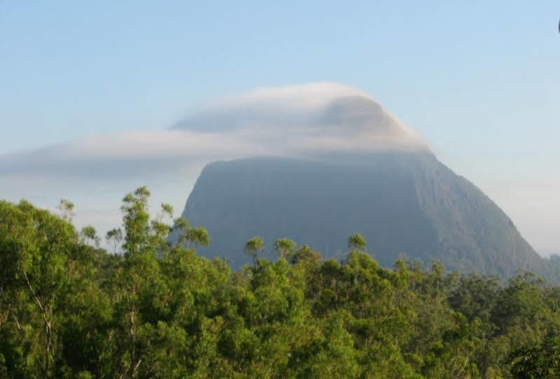 Glass On Glasshouse Glass House Mountains Bagian luar foto