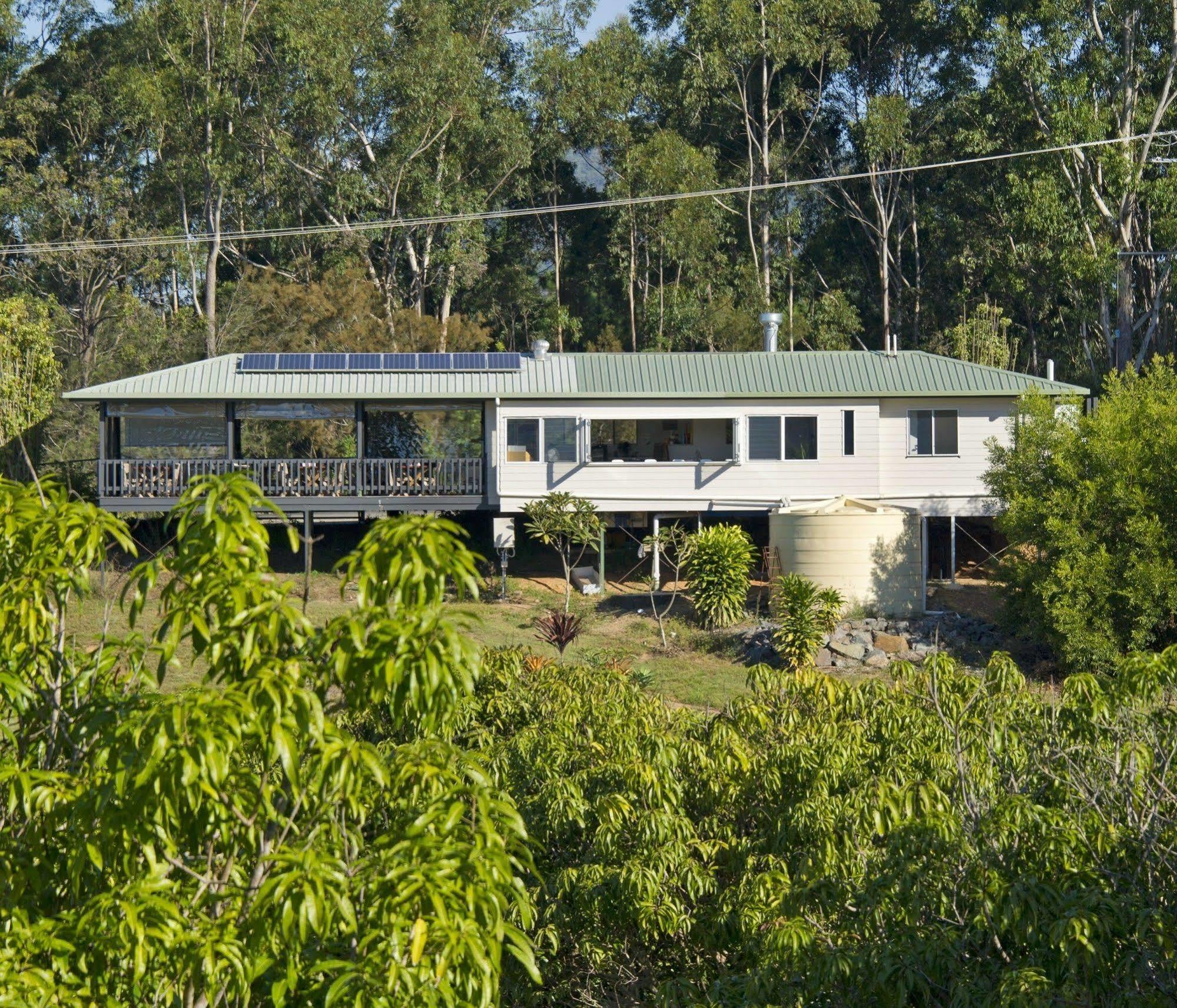 Glass On Glasshouse Glass House Mountains Bagian luar foto