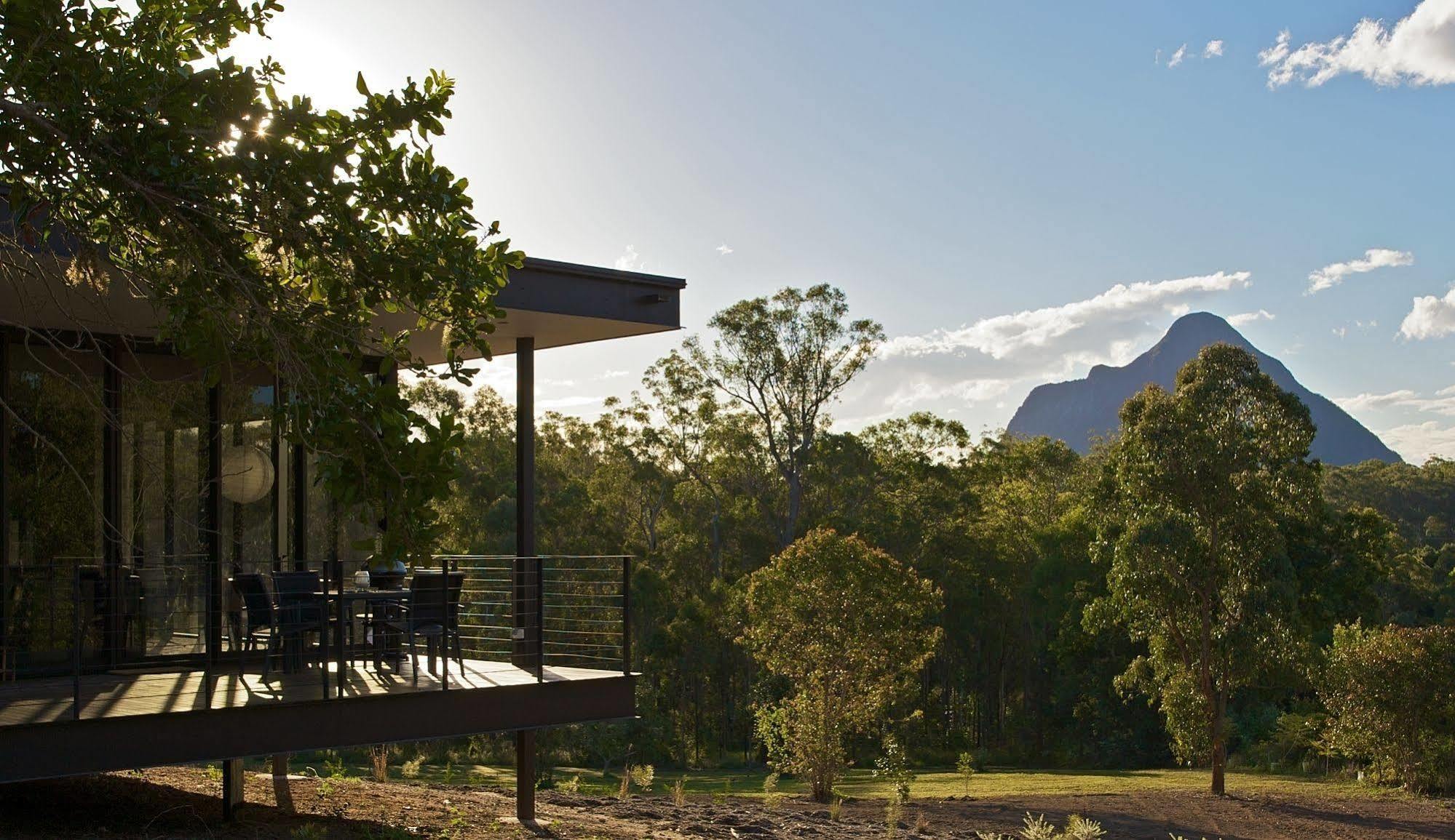 Glass On Glasshouse Glass House Mountains Bagian luar foto