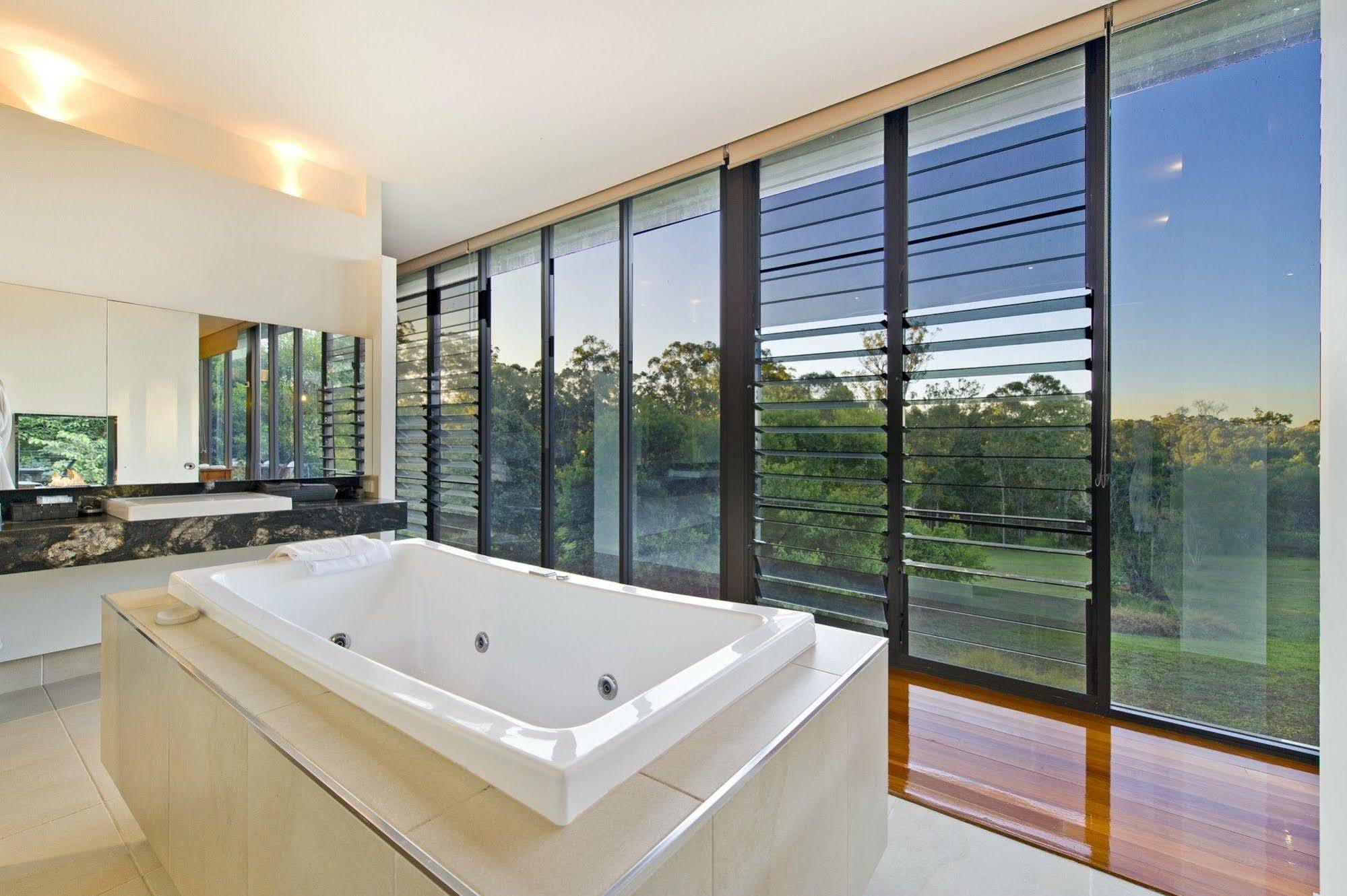 Glass On Glasshouse Glass House Mountains Bagian luar foto