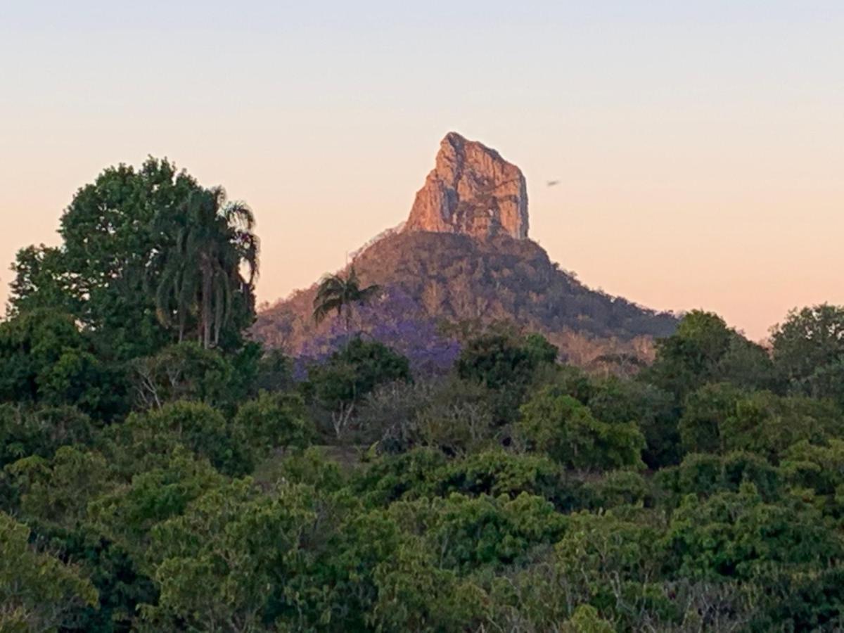 Glass On Glasshouse Glass House Mountains Bagian luar foto
